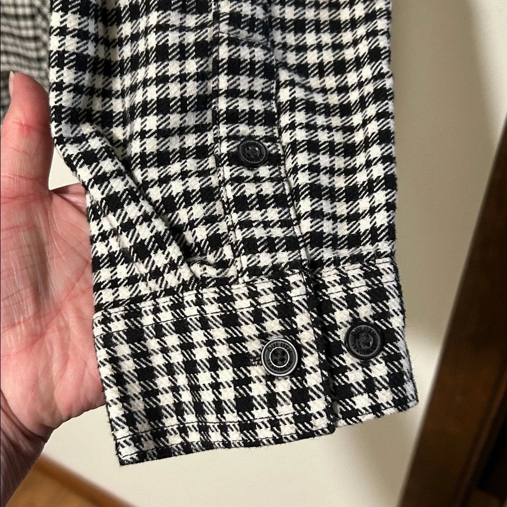 Duluth Trading Co Folklore Button-Front flannel- plaid  Print size large - Picture 5 of 12
